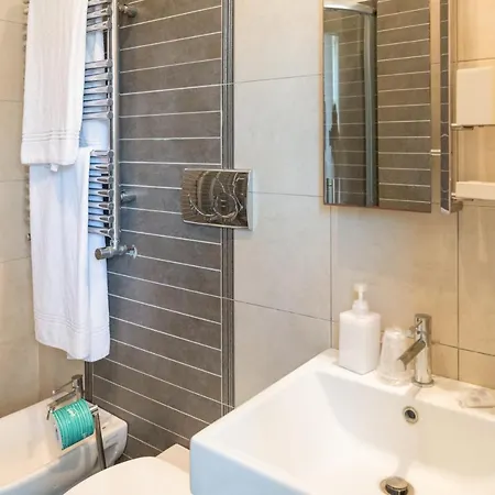 Ag Apartment *